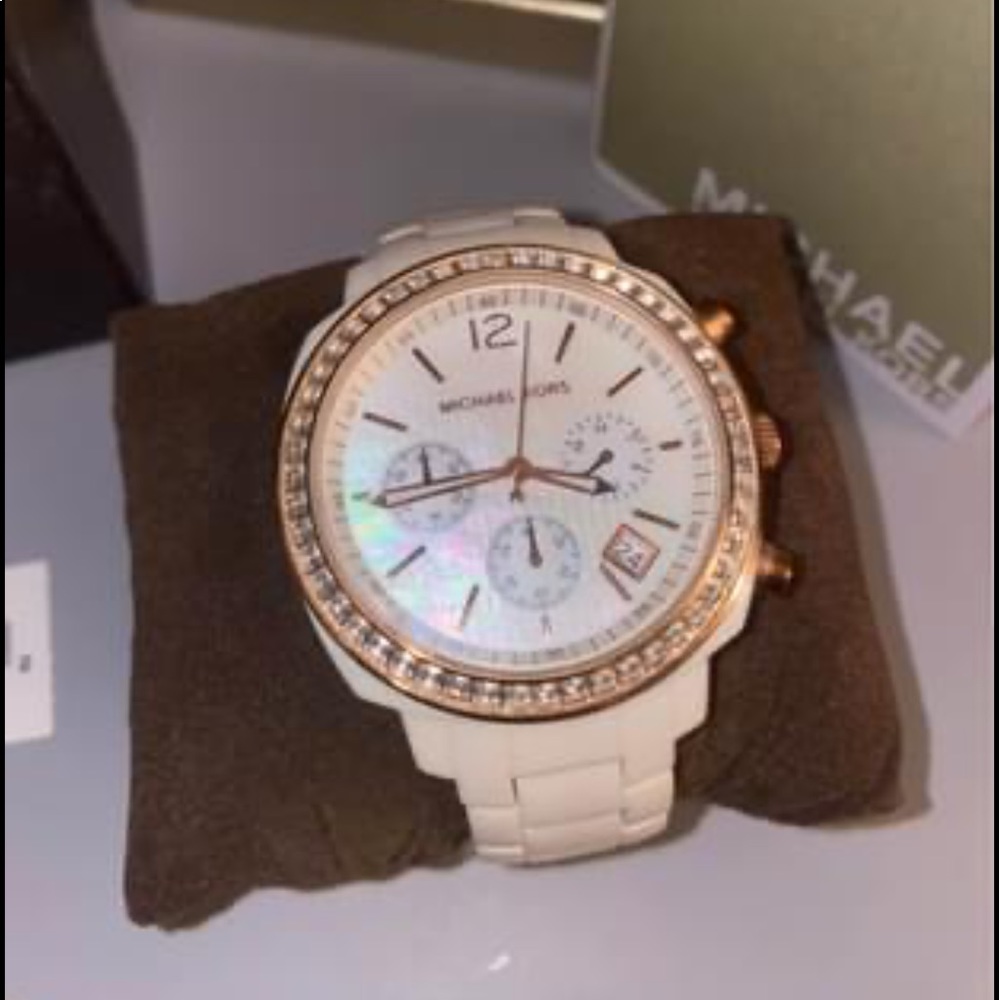 MICHAEL KORS WHITE WITH CRYSTALS WATCH